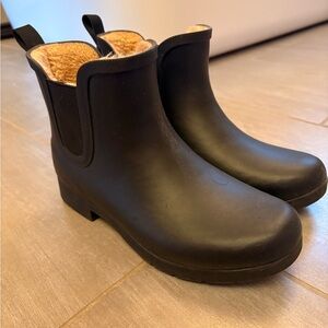 chooka Black Rain Booties with Tan Faux Fur Lining